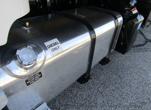 
								2022 Freightliner M2 106 full									