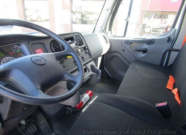 
								2022 Freightliner M2 106 full									