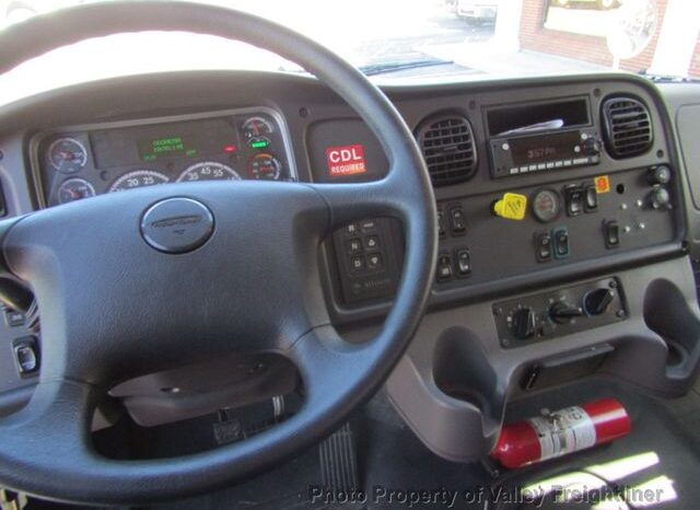 
								2022 Freightliner M2 106 full									