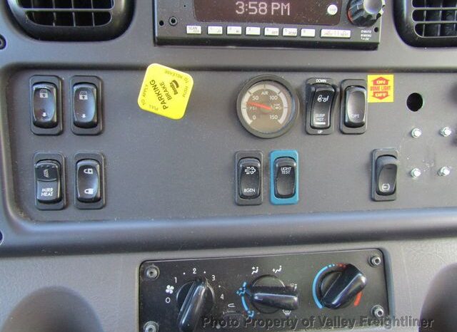 
								2022 Freightliner M2 106 full									