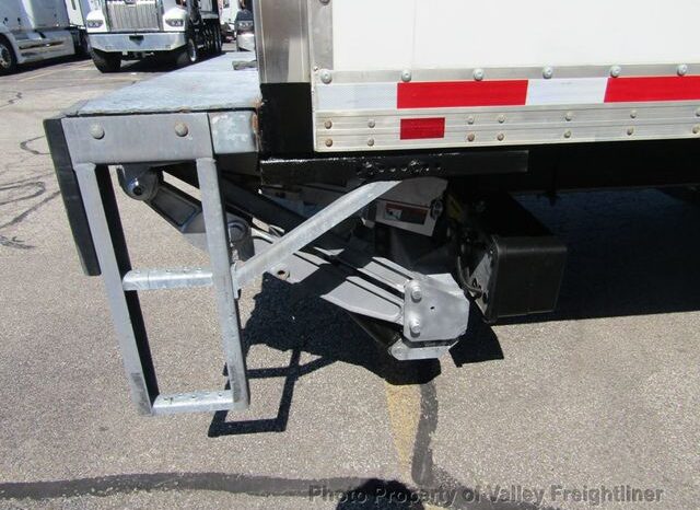 
								2022 Freightliner M2 106 full									