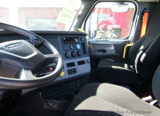 
								2020 Freightliner Cascadia 126 full									