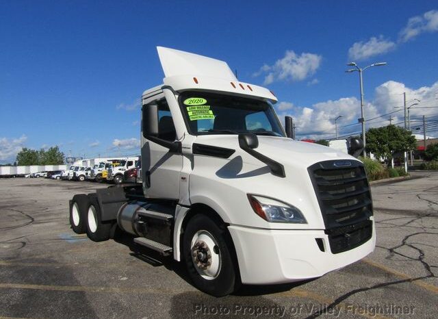 
								2020 Freightliner Cascadia 126 full									