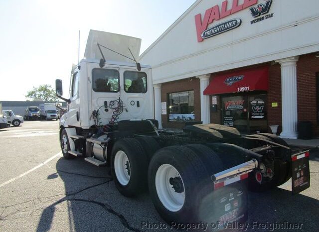 
								2020 Freightliner Cascadia 126 full									