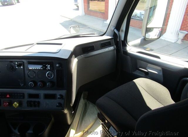 
								2020 Freightliner Cascadia 126 full									