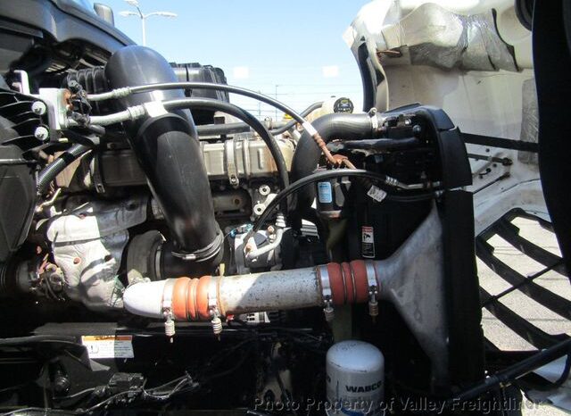 
								2020 Freightliner Cascadia 126 full									