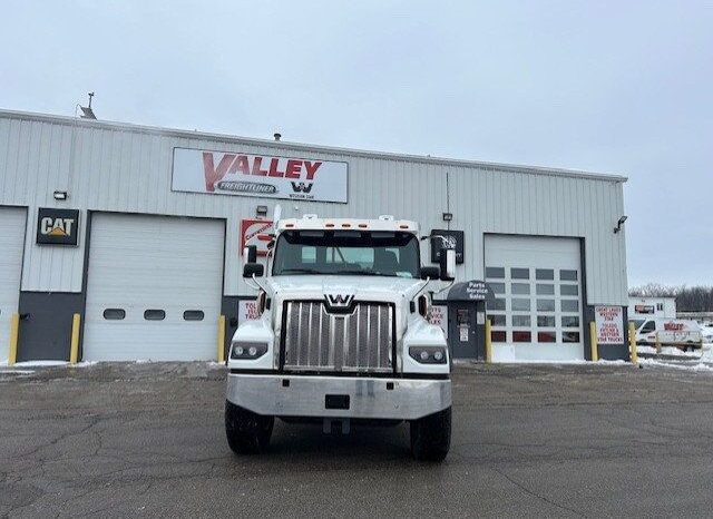 
								2025 Western Star 47X full									