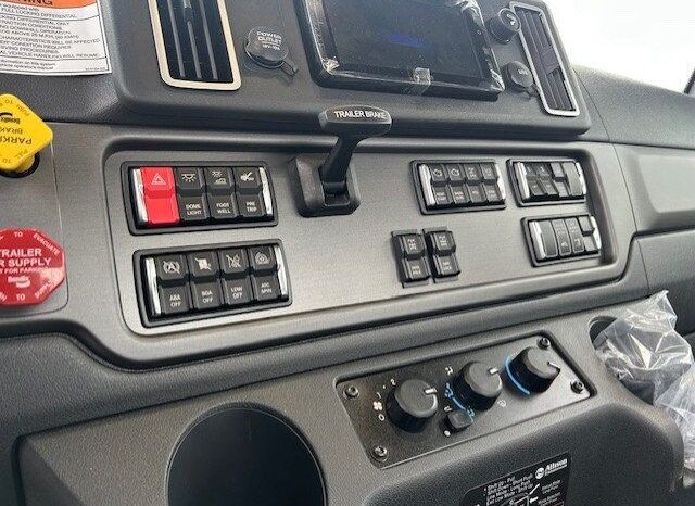 
								2026 Freightliner 114SD full									