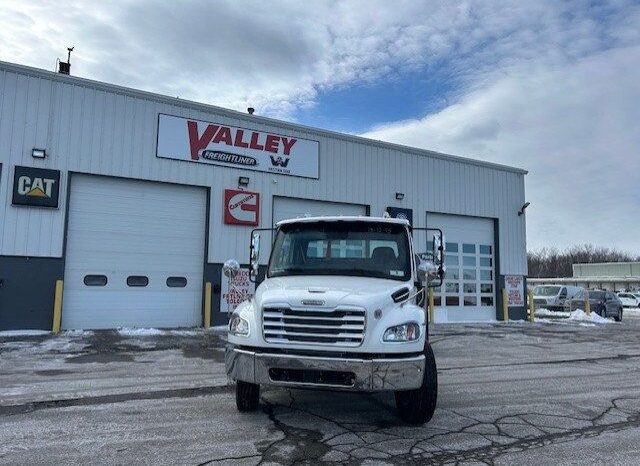 
								2025 Freightliner M2-106 full									